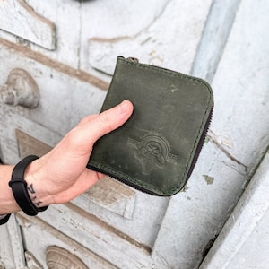 Men's Green Leather Wallet | Genuine Leather Coin Purse | Minimalist Zipped Cardholder Wallet | Stylish Everyday Use