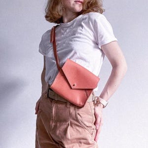 レザークロスボディベルトバッグ - 女性用ハンドメイドファニーパック、ミニマリストウエストバッグ、毎日の旅行やフェスティバルバッグ