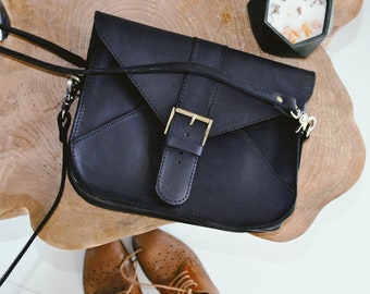 Borsa a tracolla piccola in pelle nera da donna | Borsa da sella personalizzata con monogramma | Borsa a tracolla minimalista per tutti i giorni | Borsa in pelle personalizzata