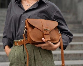 Piccola borsa a tracolla in pelle marrone | Borsa a sella personalizzata per donna | Borsa in pelle con monogramma | Borsa per tutti i giorni | Regalo personalizzato per lei