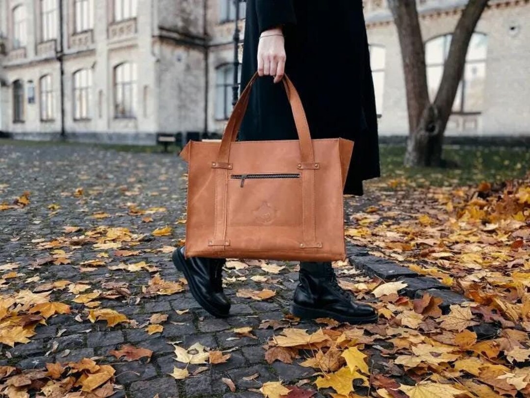 Personalisierte Damen Ledertasche GroBe braune Ledertasche Alltags Arbeitstasche aus Leder Laptoptasche fur Damen Individuelle Ledertasche Etsy