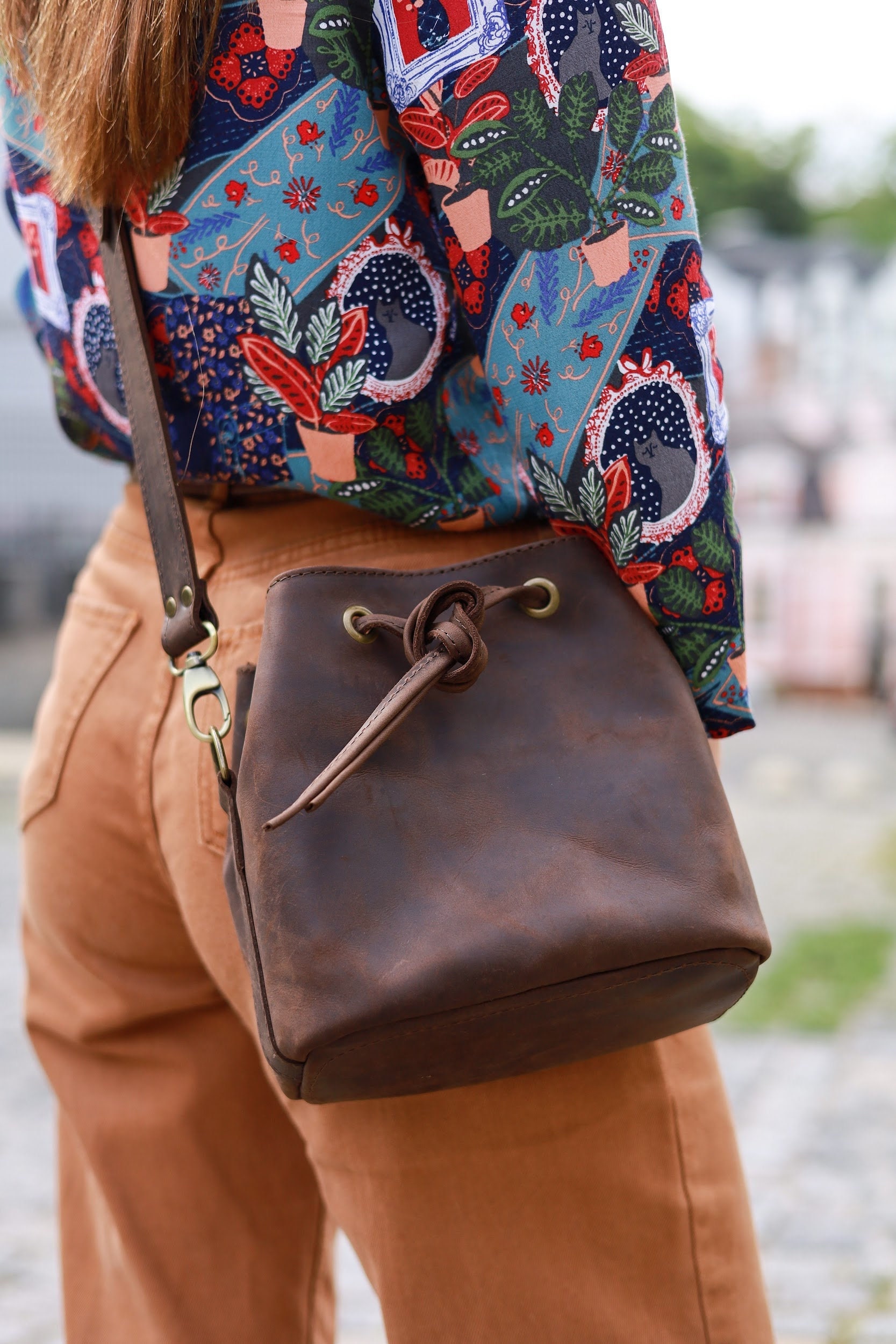 ショルダーバッグ・ポシェット Leather and Rattan Chiquito Mini-Bag in Brown Jacquemus Leather and Rattan Chiquito Mini-Bag in Brown