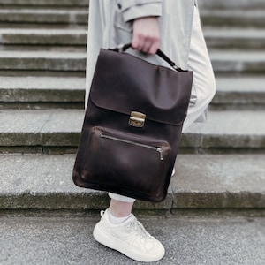Sac à dos pour ordinateur portable en cuir monogrammé : sac à main en cuir véritable pour femmes