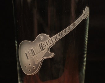 Gibson Les Paul Electric Guitar musical instrument engraved pint beer glass gift