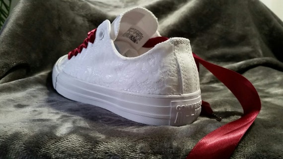 white lace converse