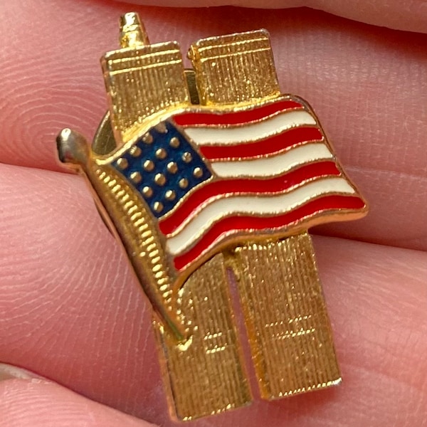 Twin towers gold tone flag 9/11 lapel pin sweater jacket hat vest K515