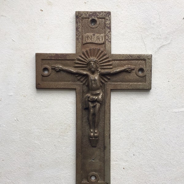 Antique metallic crucifix in cast iron from France, outdoors cross in metal 1940's, refA4