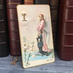 Rare image pieuse provenant de France, image de la communion de 1939 représentant un garçon lors de sa première communion