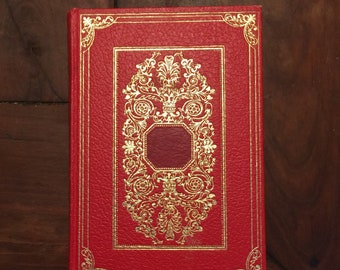 Livre rouge et or vintage « Les secrets de la Tour de Nesle », roman historique avec une couverture baroque, 1969 éditions de Crémille