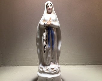 Charming antique porcelain Virgin Mary with a veil, antique devotion statue of the Immaculate conception from the XIXth century   RefA3