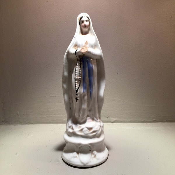 Charming antique porcelain Virgin Mary with a veil, antique devotion statue of the Immaculate conception from the XIXth century   RefA3