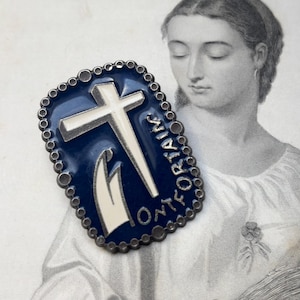 Charming catholic vintage pin&#39;s from France, souvenir of the Montfortain pilgrimage to Lourdes