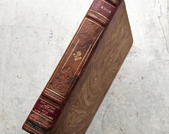 Livro antigo com 3 romances em francês de Victor Hugo, "Bug-Jargal" "Le Dernier Jour d'un Condamné" e "Claude Gueux", Flammarion