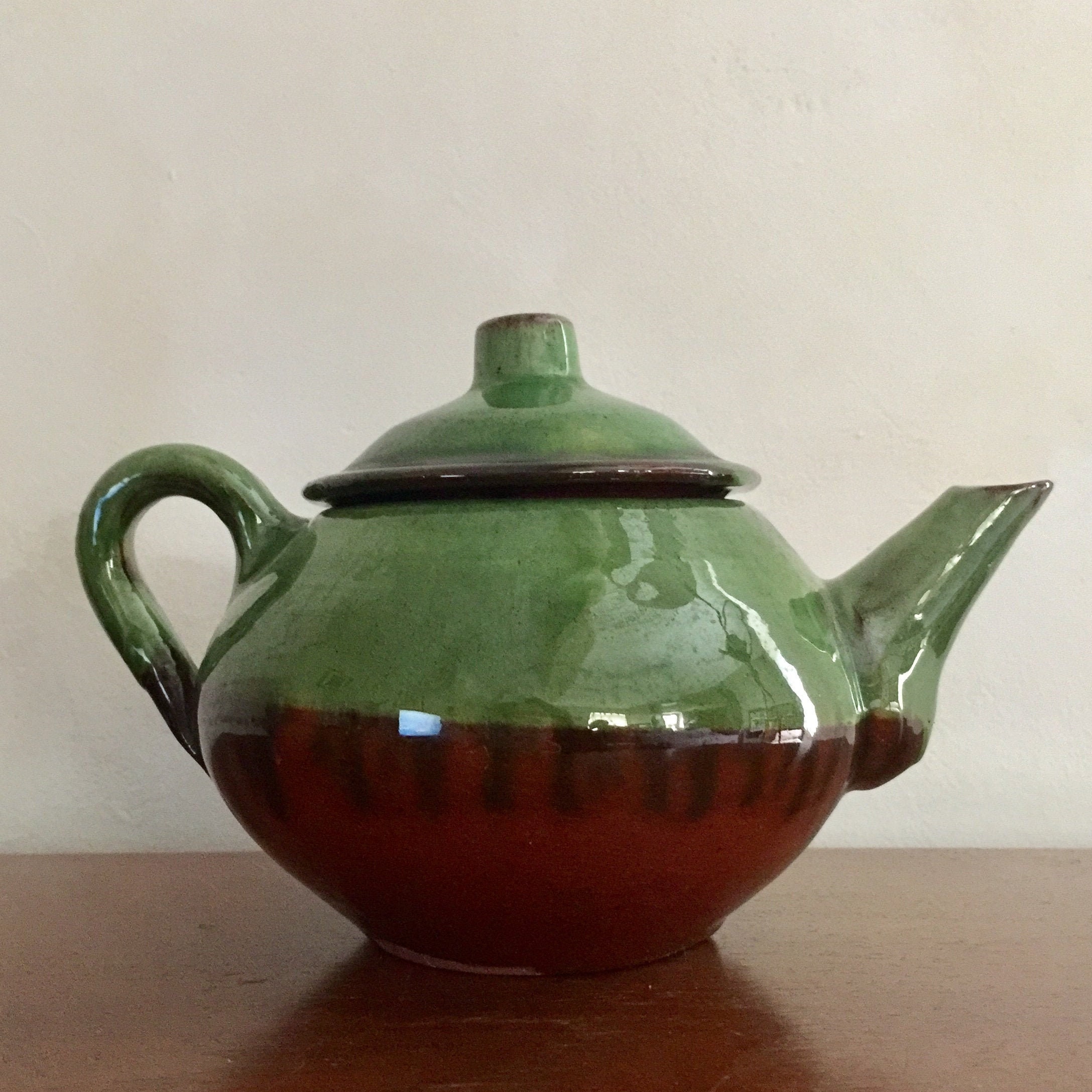 Belle Cafetière ou Théière Vintage Émaillée Verte de France, Pot en Grès Antique