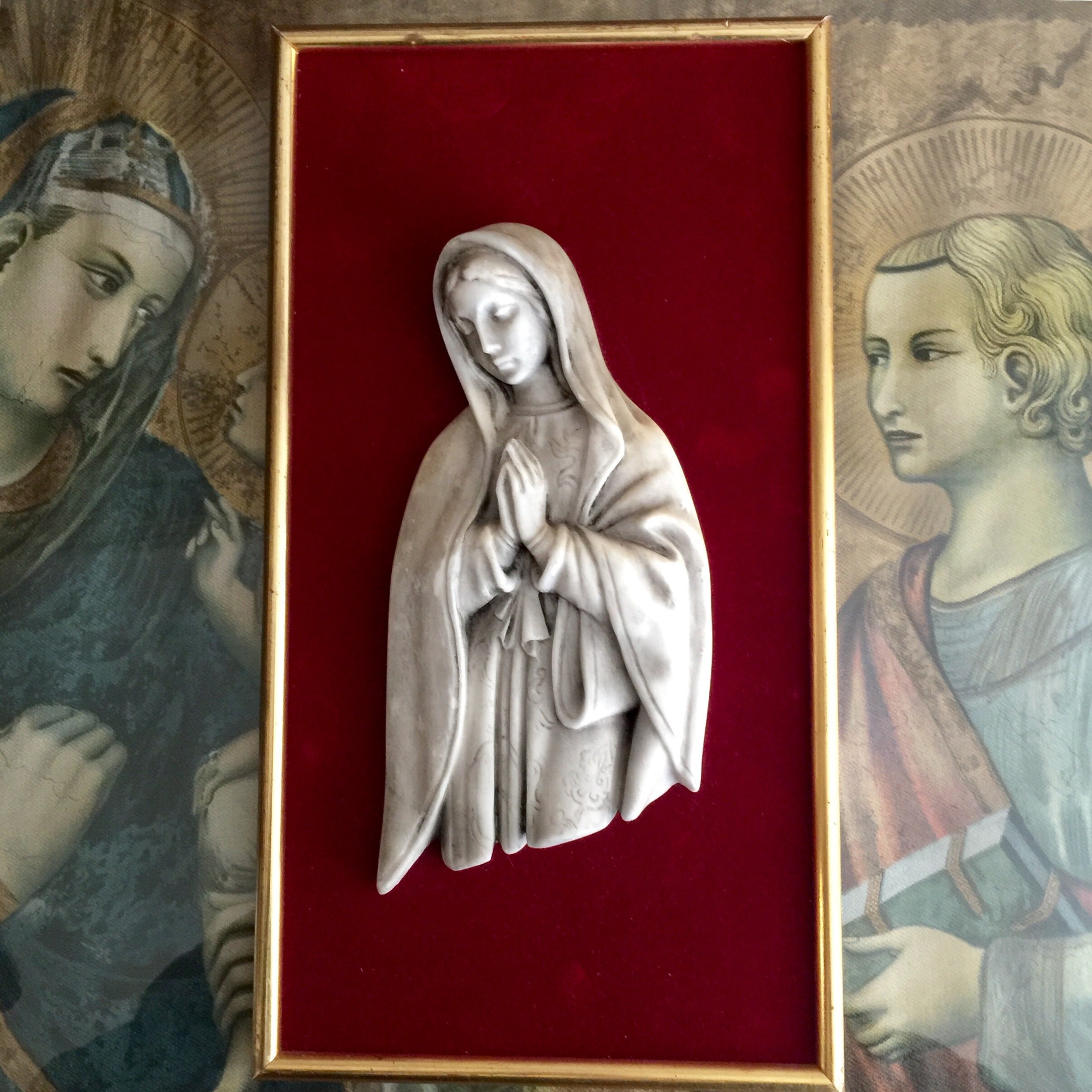 Charmante Vierge Marie Priante Vintage avec Une Statue Voilée Dans Un Cadre en Velours Rouge, Antiqu