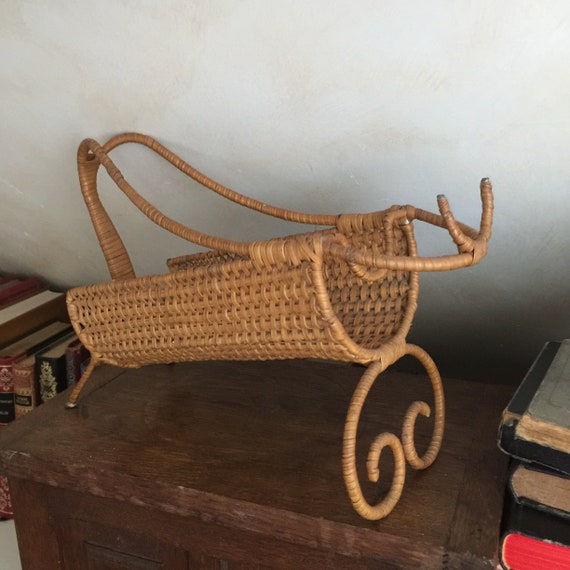 Stylish vintage bottle holder in rattan from Fran… - image 1