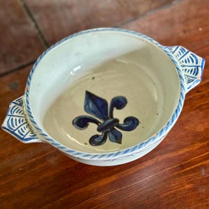 Rare antique 1900 Fleur de Lys enameled ceramic bowl from France, Faience de Quimper bowl with the coat of arms of France RefA3