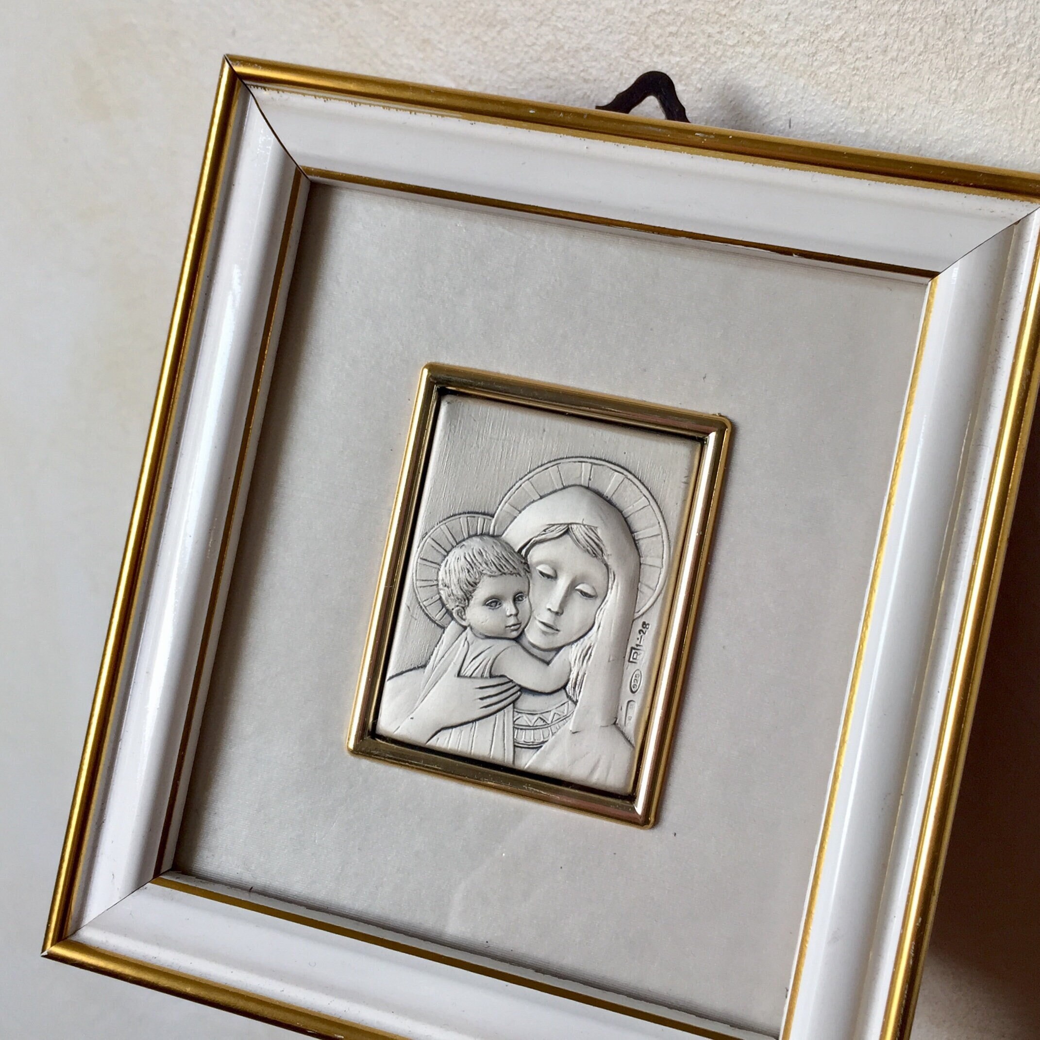 Charmant Petit Cadre Religieux Vintage avec Une Plaque d'argent, Portrait de Mère et d'enfant Fait à