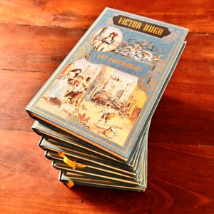 ヴィクトル・ユーゴーの小説『レ・ミゼラブル』全6巻（フランス語）のヴィンテージ絵本。1991年にクレミル社から出版。