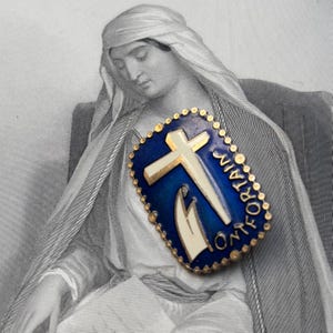 Charming catholic vintage brooch from France, souvenir of the Montfortain pilgrimage to Lourdes