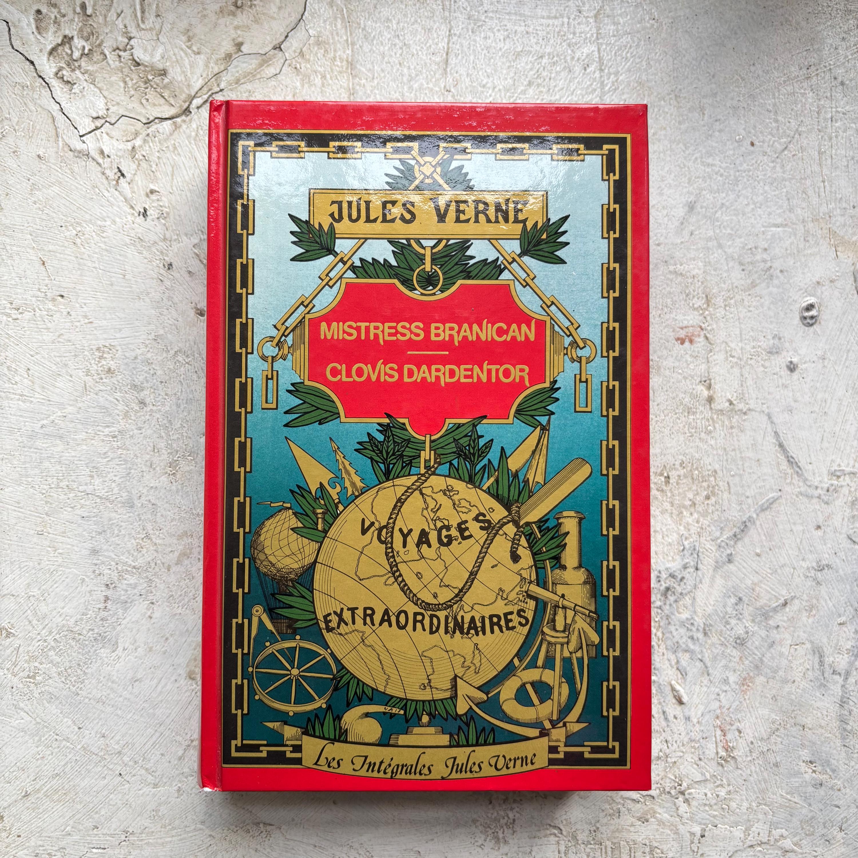 Vintage Illustrated Book in French by Jules Verne With 2 Novels