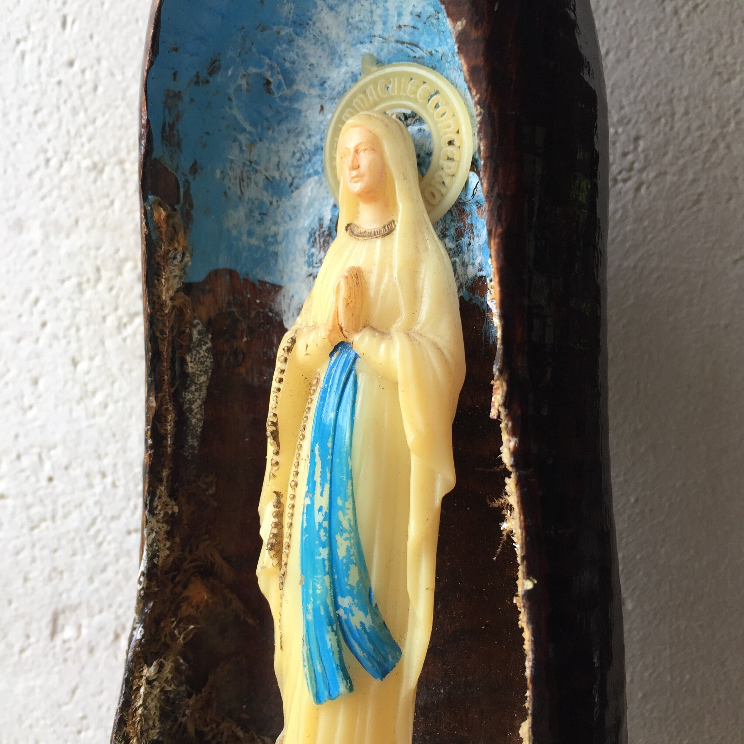 Souvenir de Pèlerinage Lourdes, Immaculée Conception Dans Un Sabot en Bois, Fabriqué France Les Anné