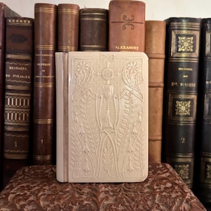Rare antique parishioner in French &quot;Paroissien Romain&quot; published in 1920 by Brepols, religious pocket book with a celluloid ivoirine cover