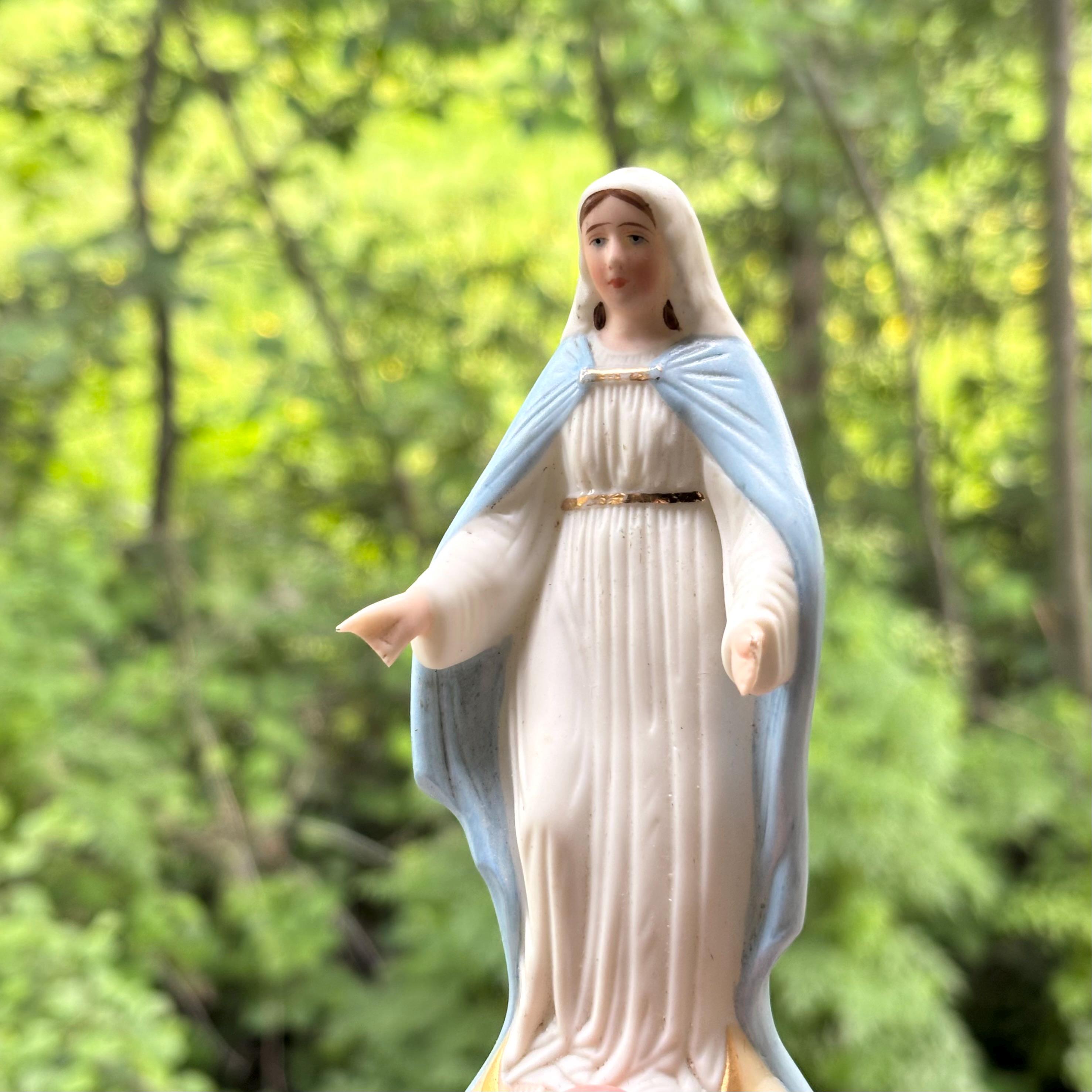 1900年代にフランスで作られた魅力的なアンティークの奇跡の聖母マリア
