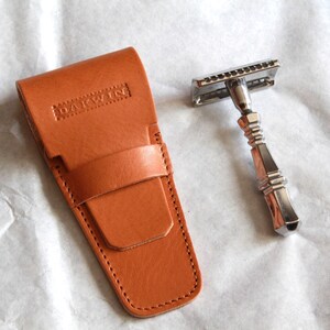 Luxury Universal Leather Pouch for a Safety Razor - DARWIN - Camel Brown