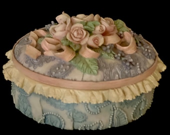 Vintage C1990s The San Francisco Music Box Company, Floral Ribbons & Lace Trinket Jewelry Box