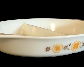 Vintage 1960s Pyrex Town And Country Cinderella Oval Divided Serving Dish 1.5 Quart. Retro Kitchen
