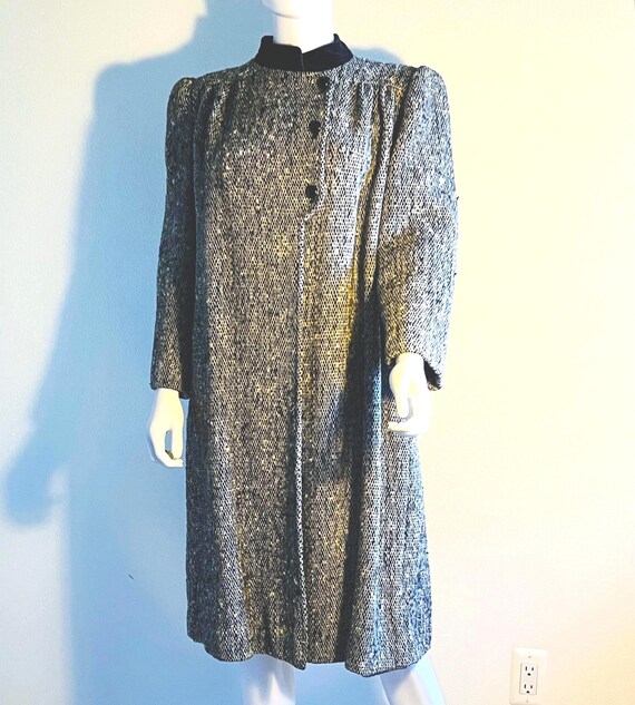 Valentino Boutique / Miss V, Vintage C1970s Made In Italy, Valentino Miss V Black & White Wool Coat, Velvet Collar, XL