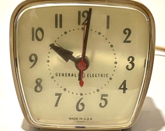 Vintage C1960s General Electric Corded Clock, Model 7220E, With Alarm Function