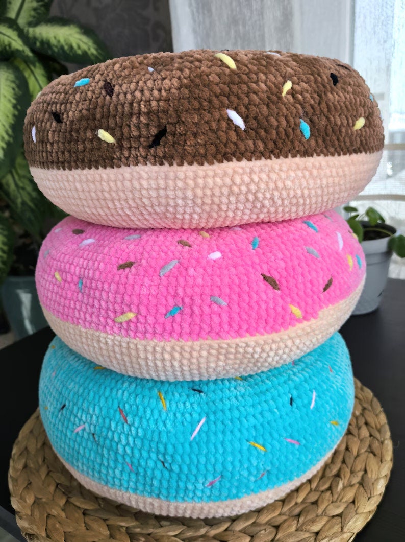 Donut pillows in PDF download, big donut pillows made of crochet, and pillows for home décor zdjęcie 3