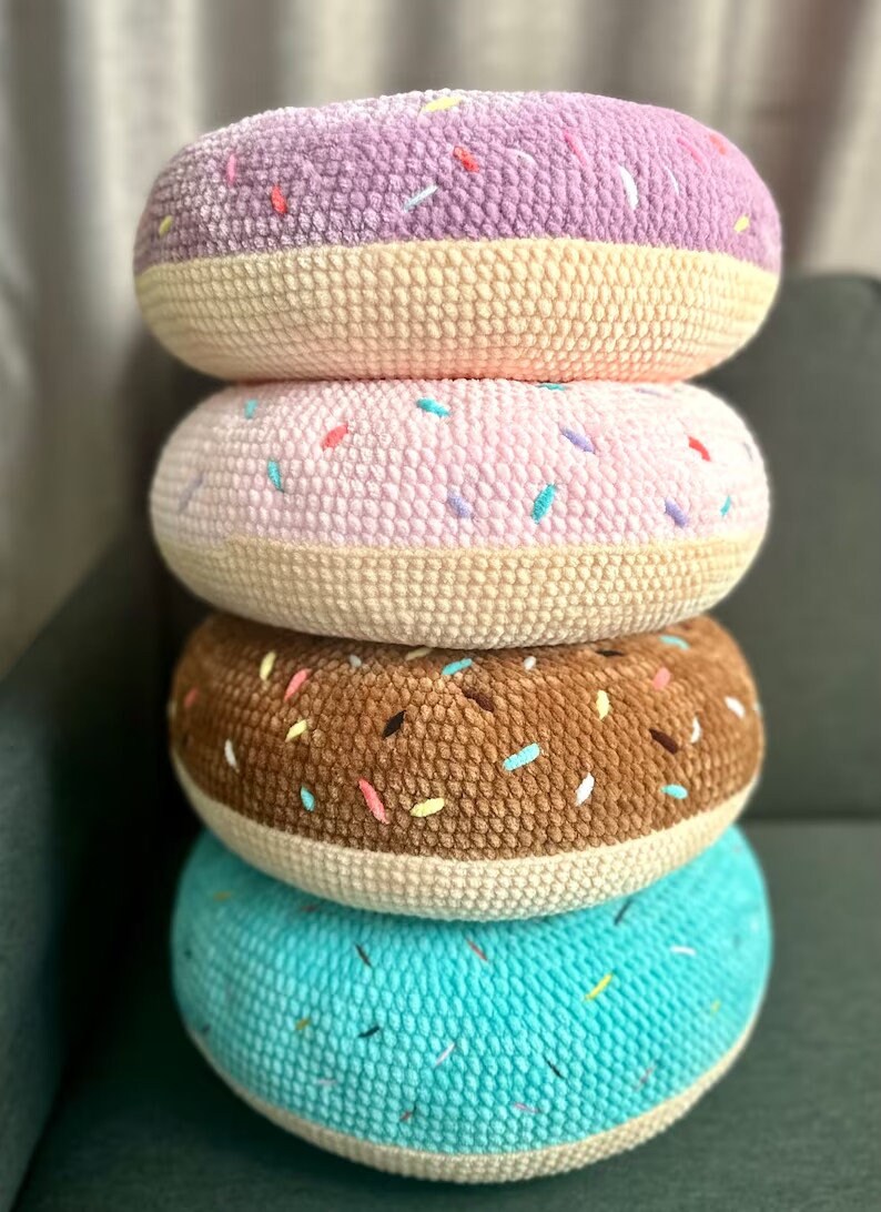 Donut pillows in PDF download, big donut pillows made of crochet, and pillows for home décor zdjęcie 5