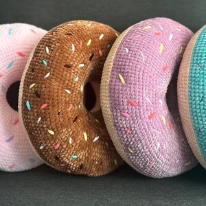 Donut pillows in PDF download, big donut pillows made of crochet, and pillows for home décor zdjęcie 2
