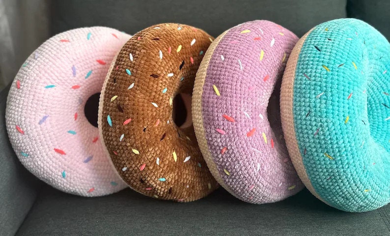 Donut pillows in PDF download, big donut pillows made of crochet, and pillows for home décor zdjęcie 2