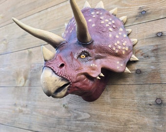 Triceratops gemalte und geairbrushte Wandkunst - Dinosaurier - Wandhalterung - 3D Gedruckt - individuelle Farben möglich