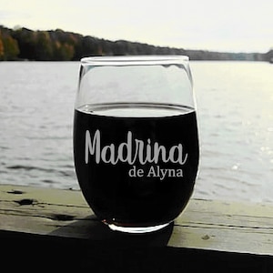 Personalized Godmother Gift, La Madrina Wine Glass with The Godmother Design, Elegant Will You Be My Godmother Gift, Godmother Wine Glass