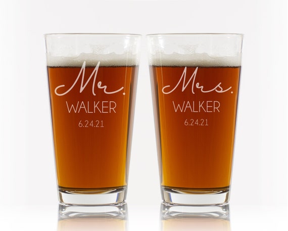 Mr and Mrs Beer Glasses | Set of 2 | Engraved Beer Glass Set for the Couple | Anniversary Gift | Gift for Couples | Wedding Gift