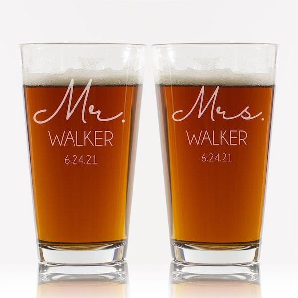 Mr and Mrs Beer Glasses | Set of 2 | Engraved Beer Glass Set for the Couple | Anniversary Gift | Gift for Couples | Wedding Gift