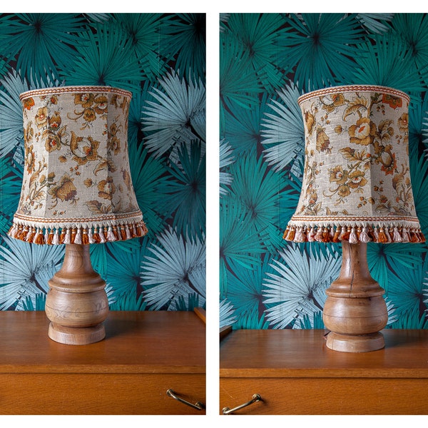 lampe bois avec abat-jour tissu florale à pompons vintage, lampe à poser, pied bois de poirier, abat-jour tissu, home decor, wooden lamp