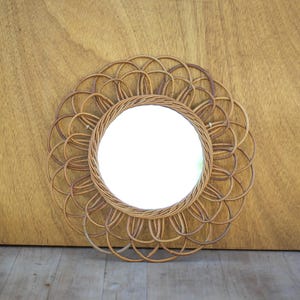 vintage mirror, rattan sun mirror, wicker mirror, round shape, interior decoration, home decor, rattan mirror, 70&#39;s
