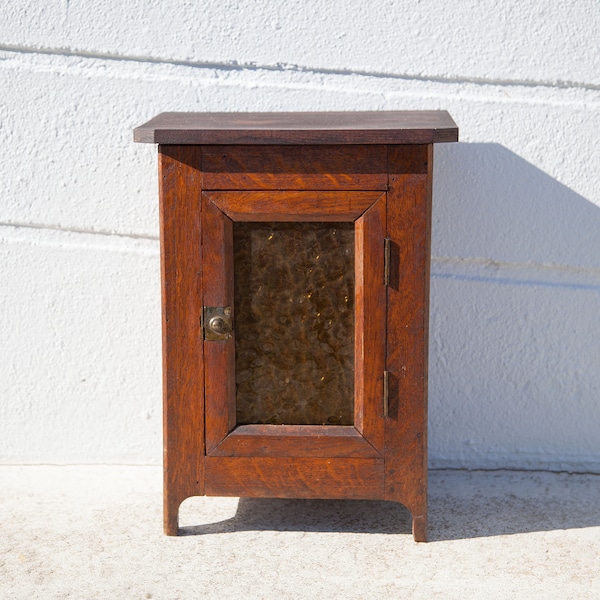 meuble cellier, petit garde-manger, armoire à provisions, armoire bois, ancienne cuisine, pie safe, kitchen