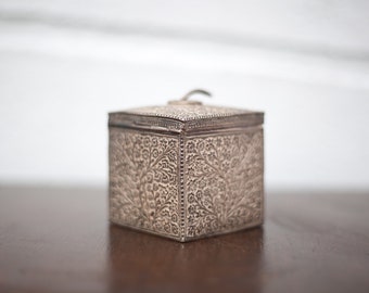 Vintage silver jewelry box, oriental Persian jewelry box with leaf patterns and a snake on the top, collection