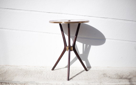 Small tripod 2024 side table