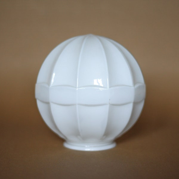 Globe vintage, globe opaline, abat-jour verre opaline blanche, lumière boule, lumière de plafond, décoration intérieur, home decor