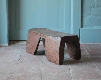 Kleine, primitieve monoxyle kruk of gesneden hoofdsteun, tribale kunst, Frans-Guyana, collectie, jaren 70
