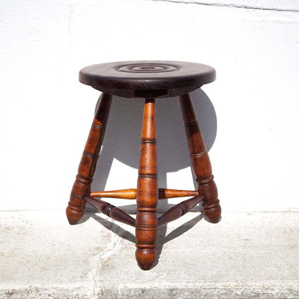 Tabouret vintage, tabouret bois, tabouret tripode, chaise d'appoint, déco intérieur, Charles Dudouyt style, wooden stool, stool