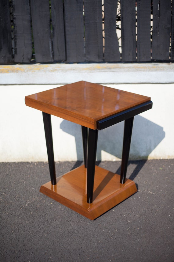Small art 2024 deco side table